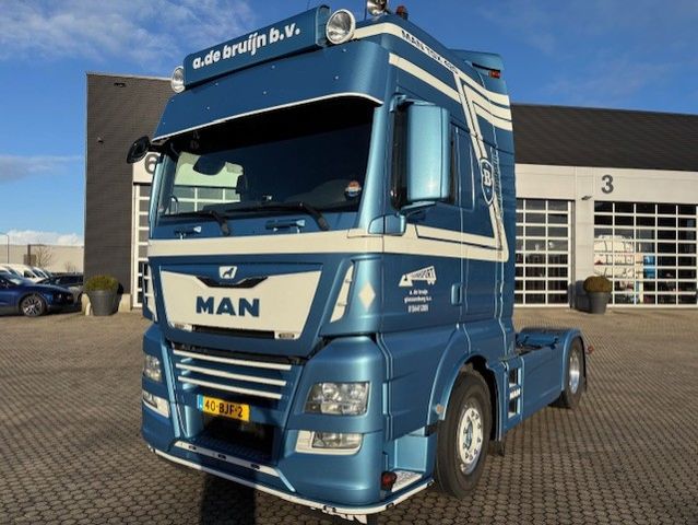 MAN TGX 18 420 4X2 BLS BLUE PEARL SHOWTRUCK IN N