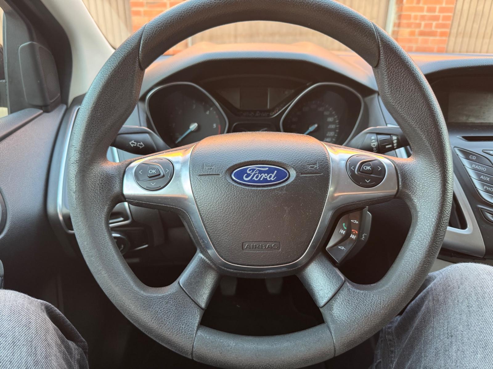 Ford Focus 2012 — photo 10