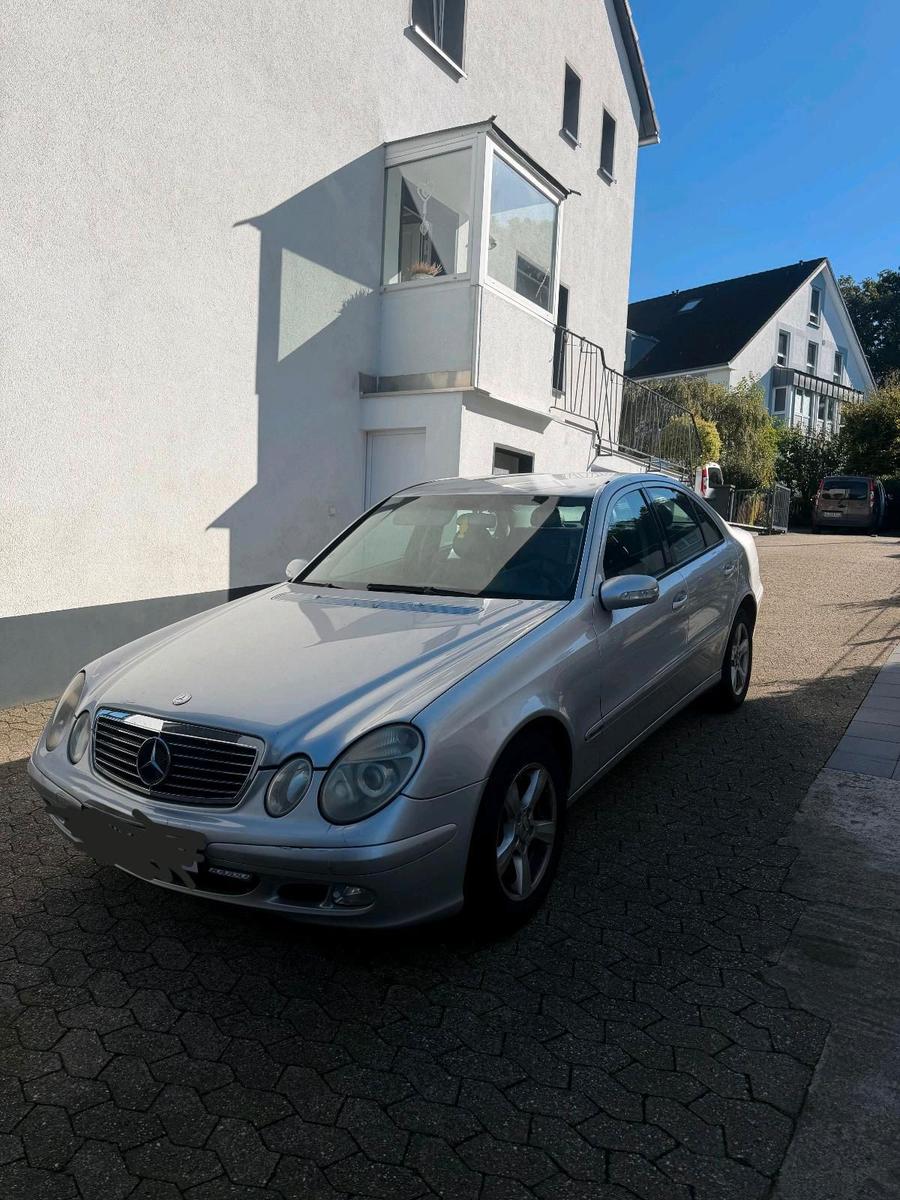 Mercedes-Benz E 220