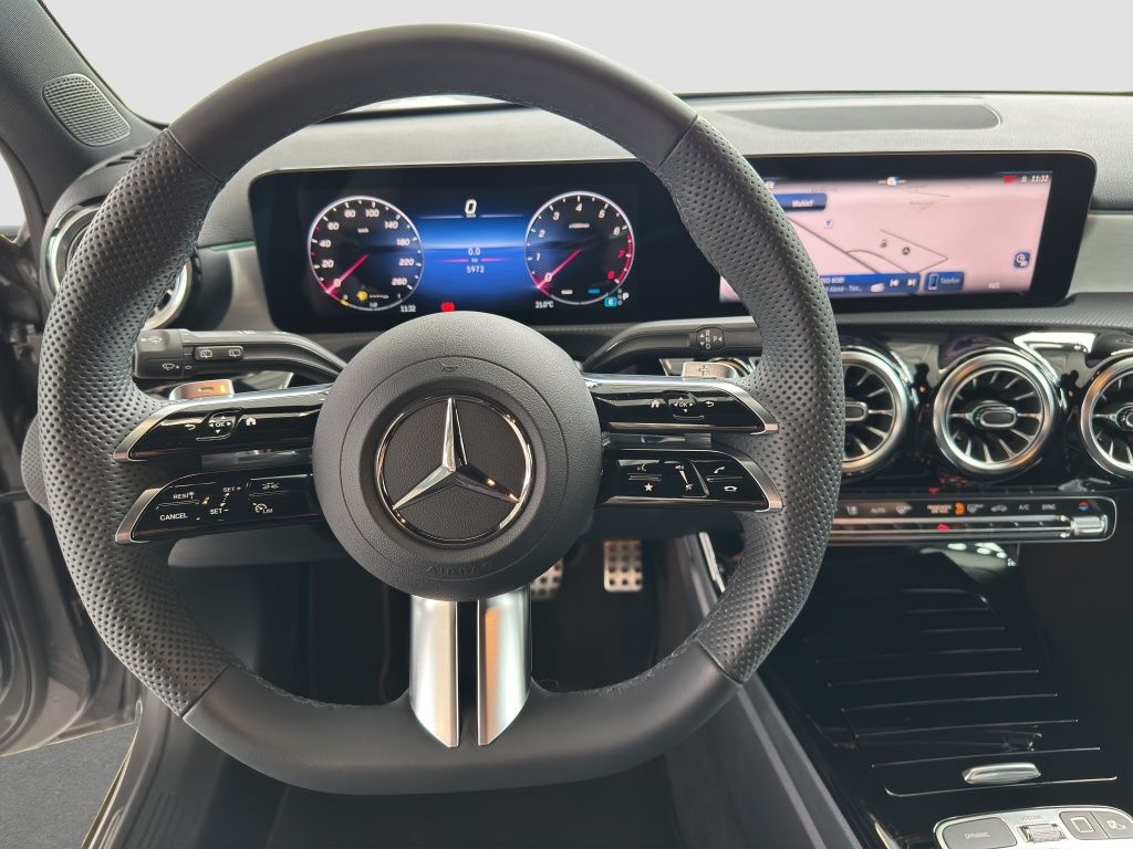 Fahrzeugabbildung Mercedes-Benz A 200 AHK*Navi*Fernlichtass.*LED*PDC*Sportp.*AUT