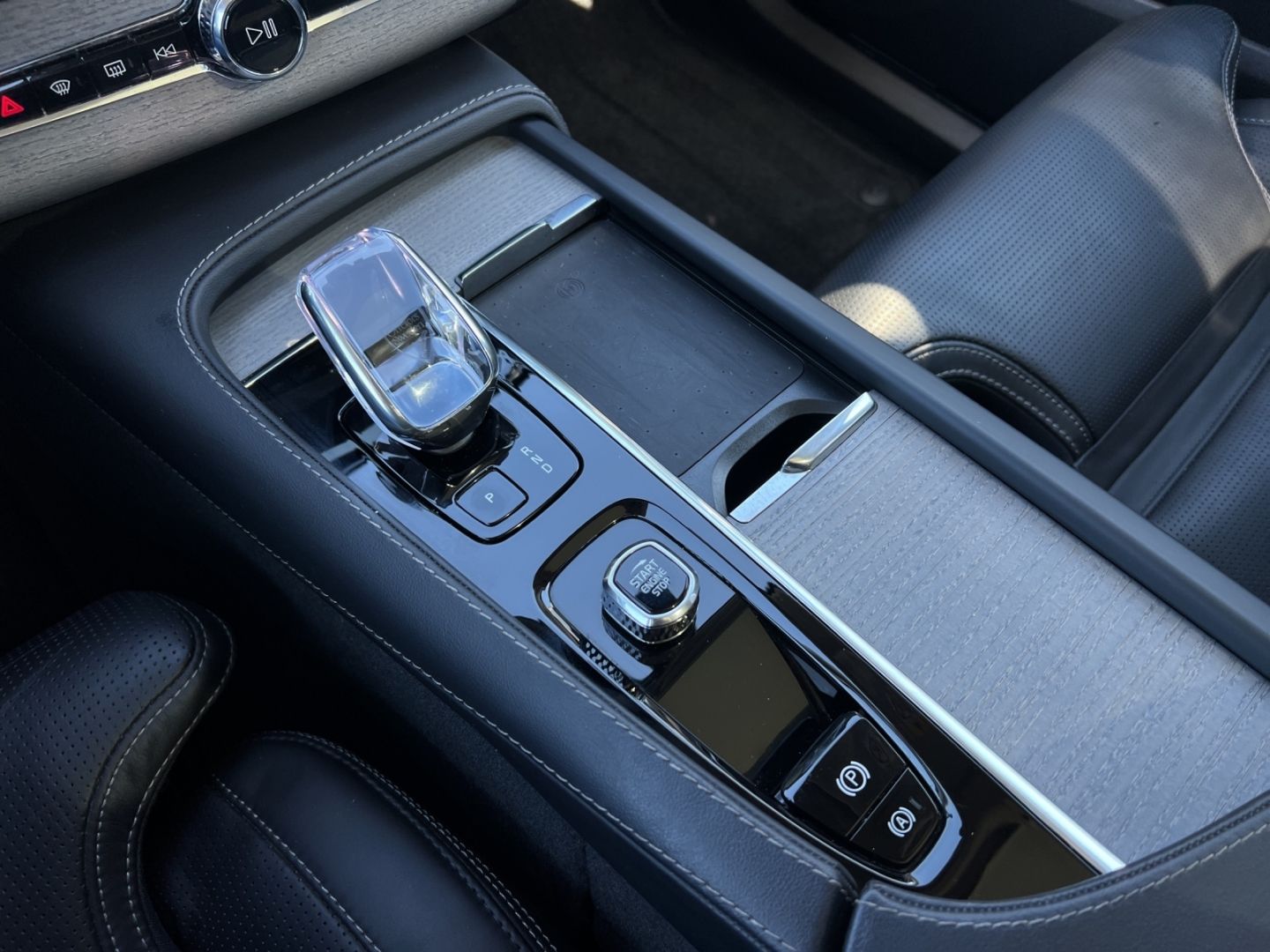 Volvo XC90 Ultra Dark Recharge Plug-In AWD 7-Sitzer foto 25