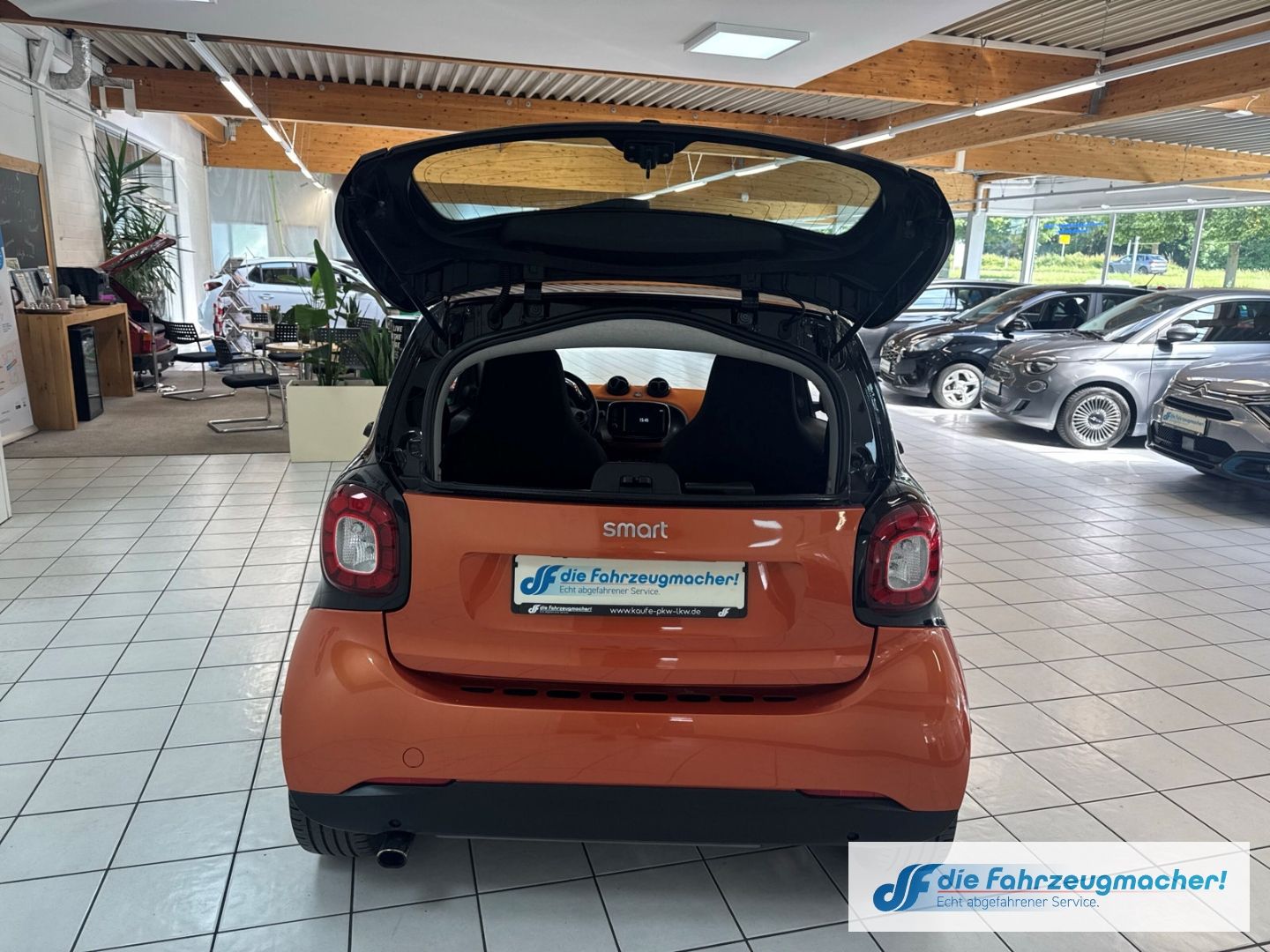Fahrzeugabbildung Smart fortwo coupe Basis 52 kW Panorama Navi Klimaauto