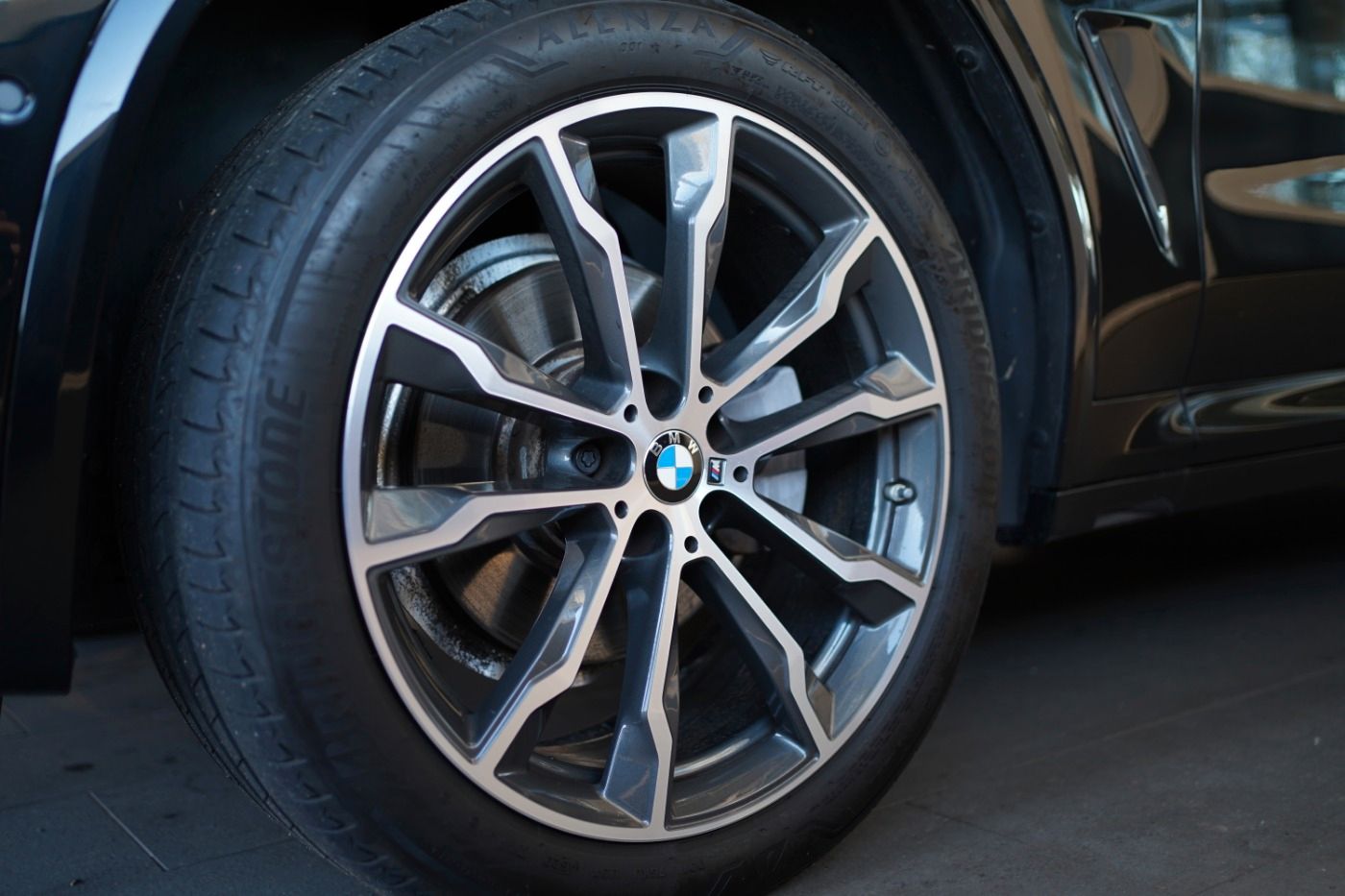 Fahrzeugabbildung BMW X3 20ix M Sport +AHK+ParkingAssis.+Live Cock.Plu