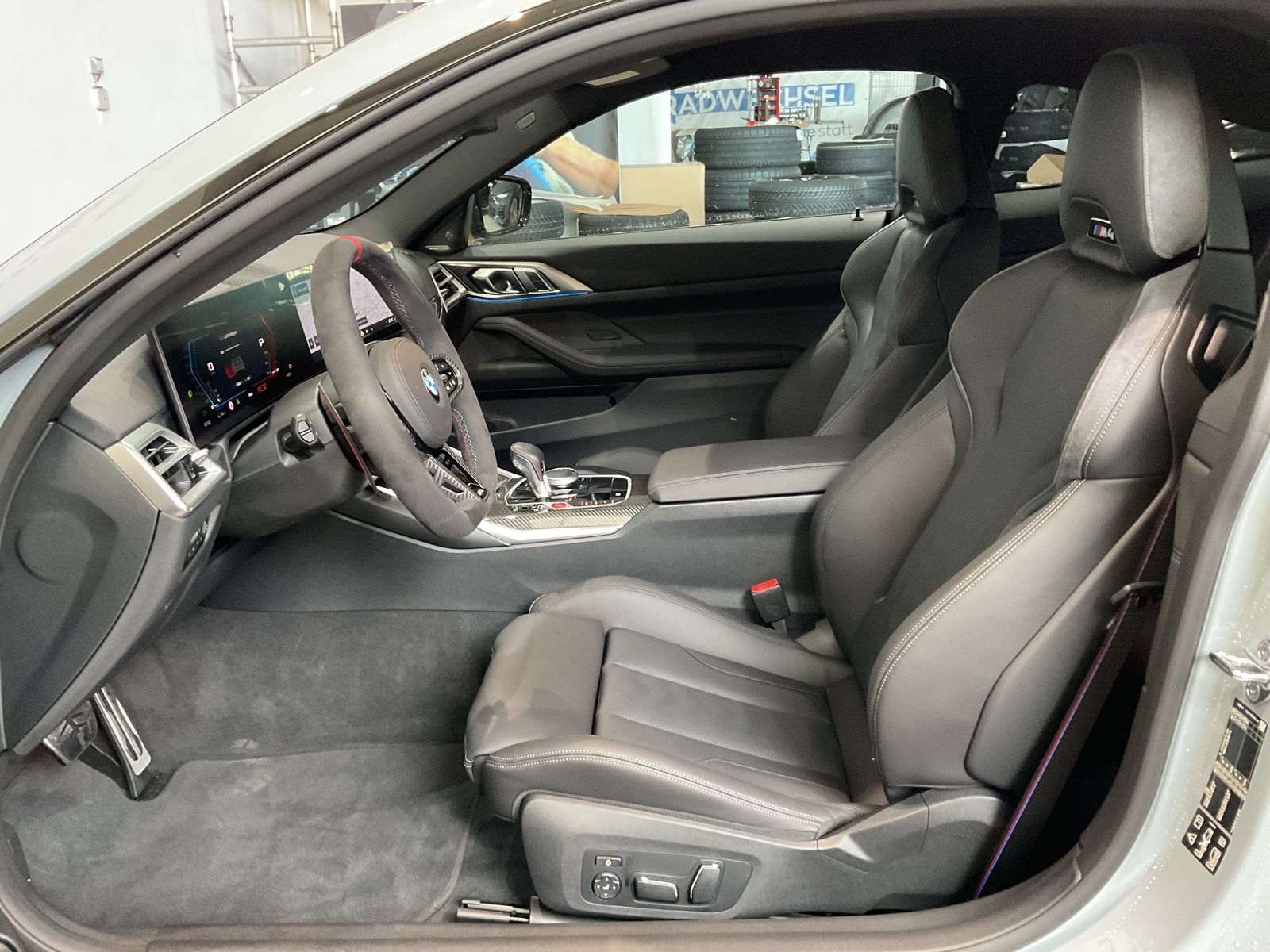 Fahrzeugeinzelansicht 10 Fahrzeugabbildung BMW M4 Competition |Carbon Fibre |Harman Kardon |M S