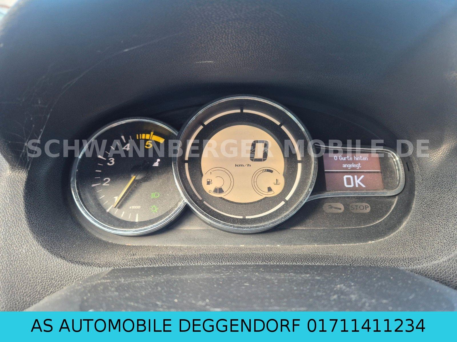 Renault Megane 2011 — photo 14