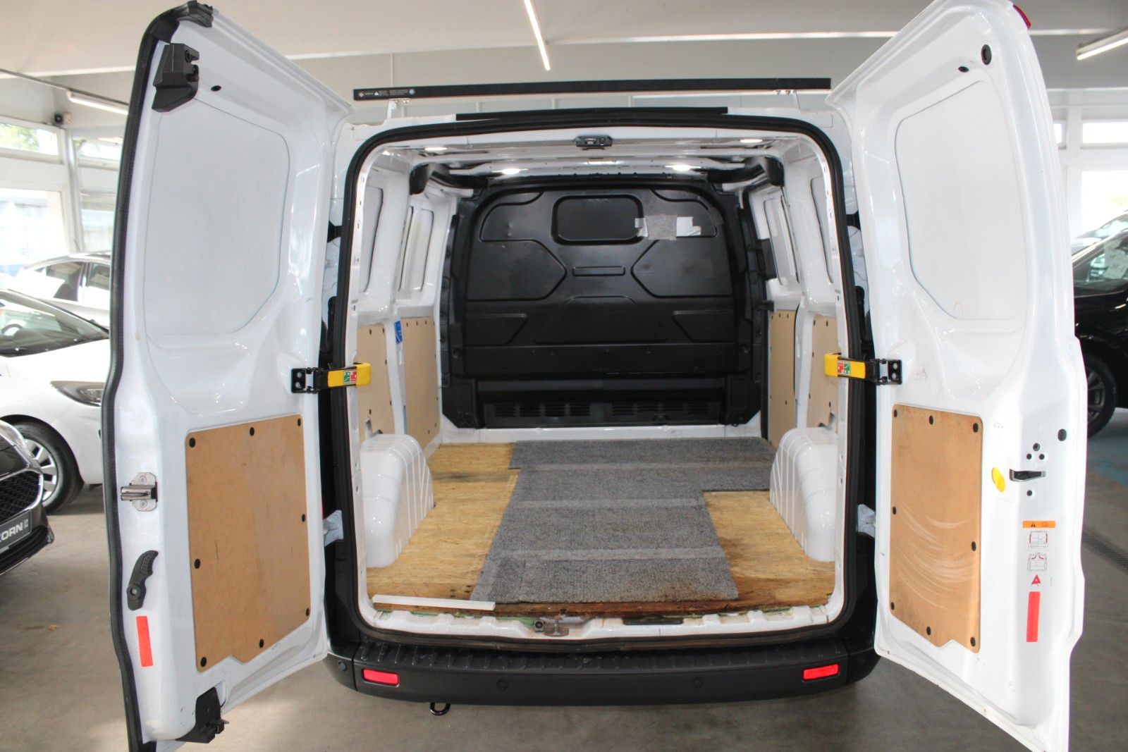 Fahrzeugabbildung Ford Transit Custom L1 Kasten KLIMA PDC FSH 1.Hand
