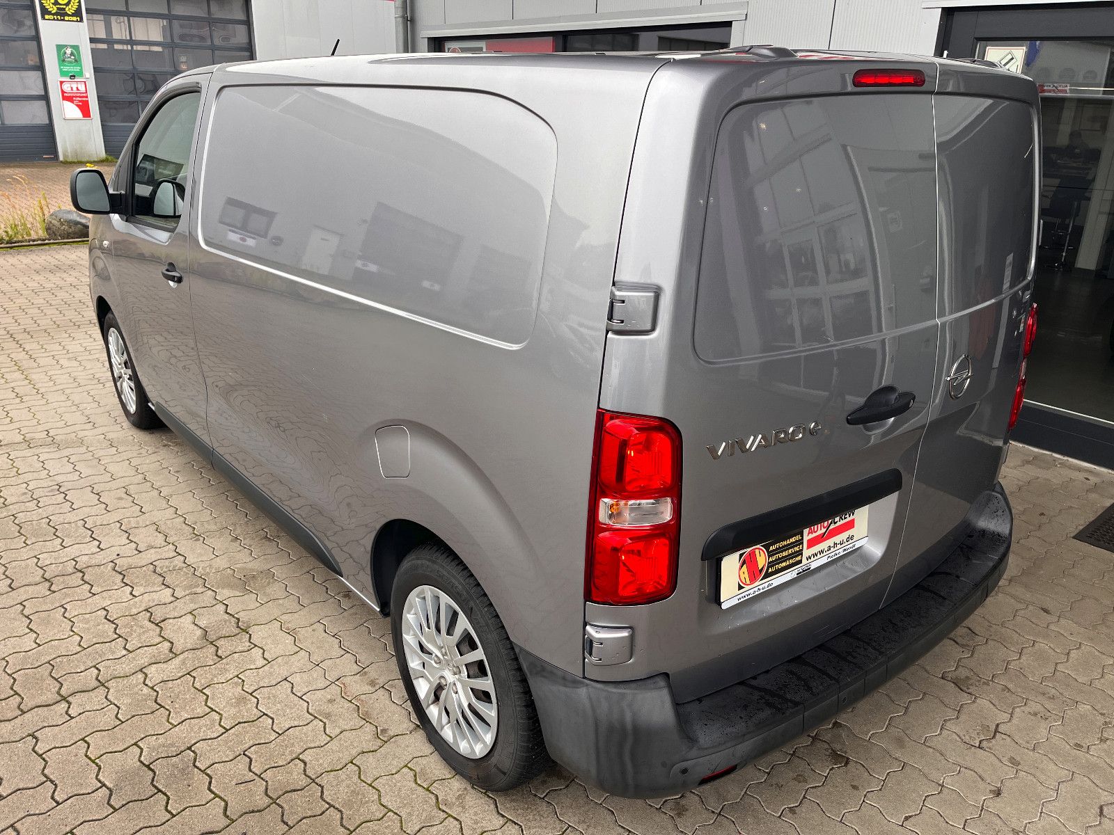 Fahrzeugabbildung Opel Vivaro Kasten -e Edition M