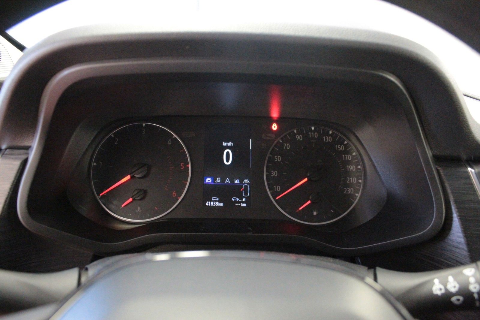 Fahrzeugabbildung Renault Trafic Grand L2H1 Blue DCI EDC Automatik