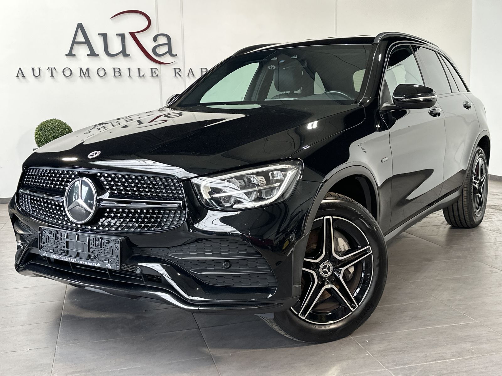Fahrzeugabbildung Mercedes-Benz GLC 300de 4Matic AMG-Line NAV+LED+KAM+AHK+19ZOLL