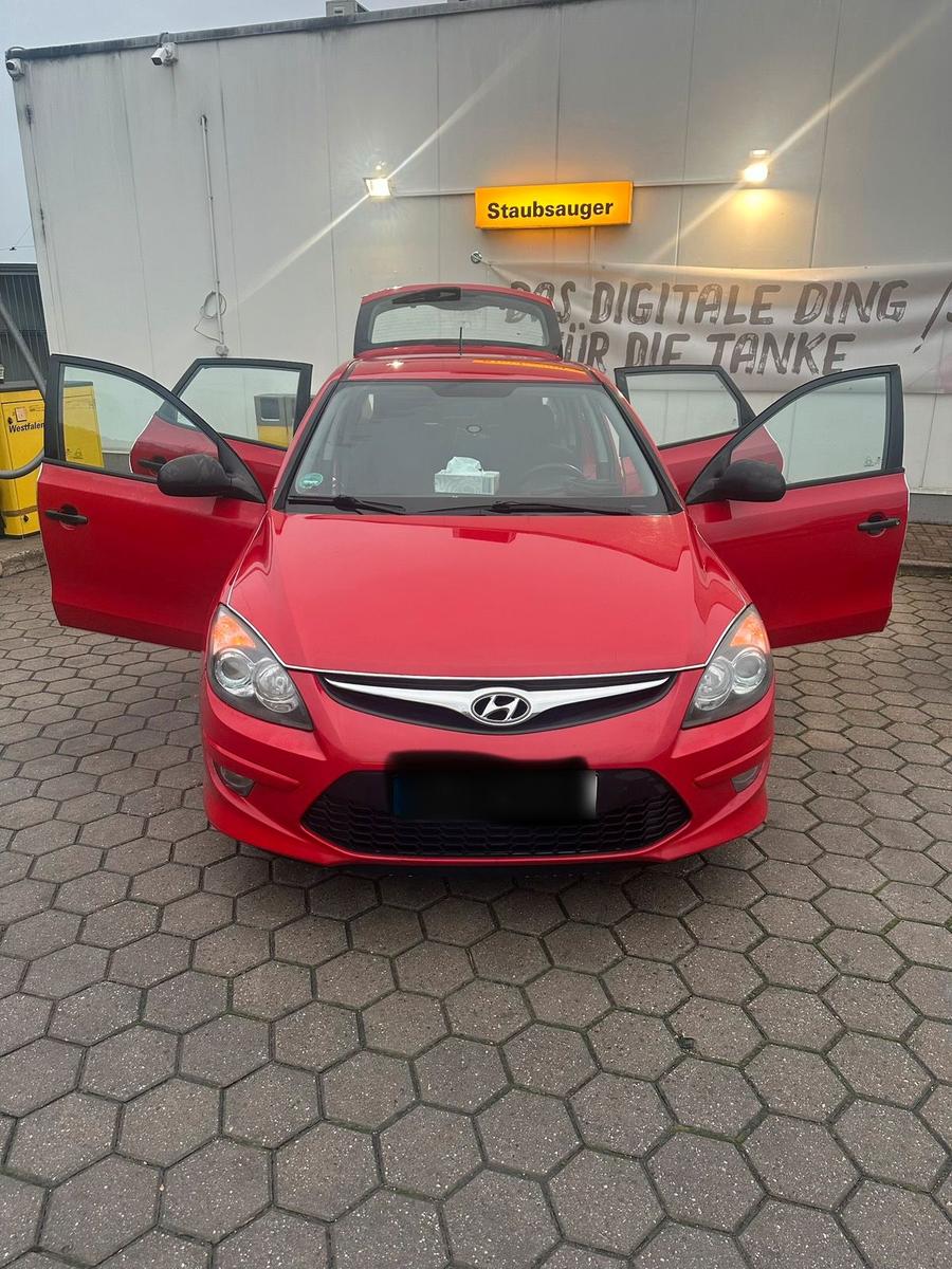 Hyundai i30 2010 — photo 7