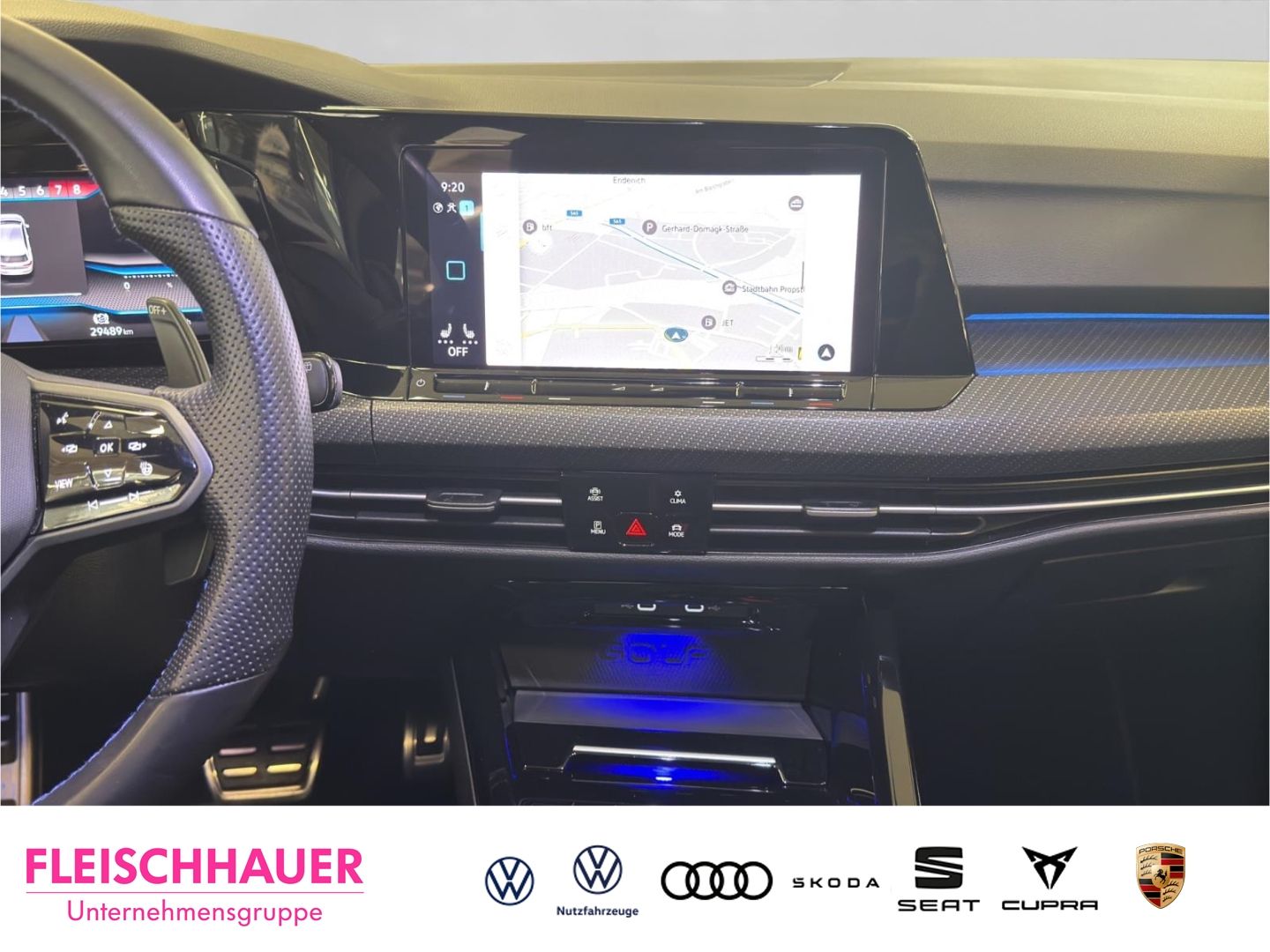 Volkswagen Golf VIII R 2.0 TSI 4M Matrix Navi Pano 270km h foto 18