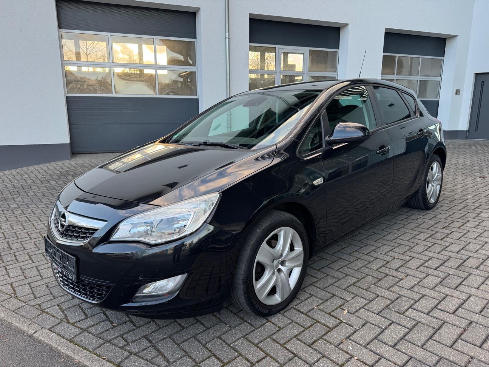 Opel Astra J Design Edition Klima Sitzhz PDC AHK