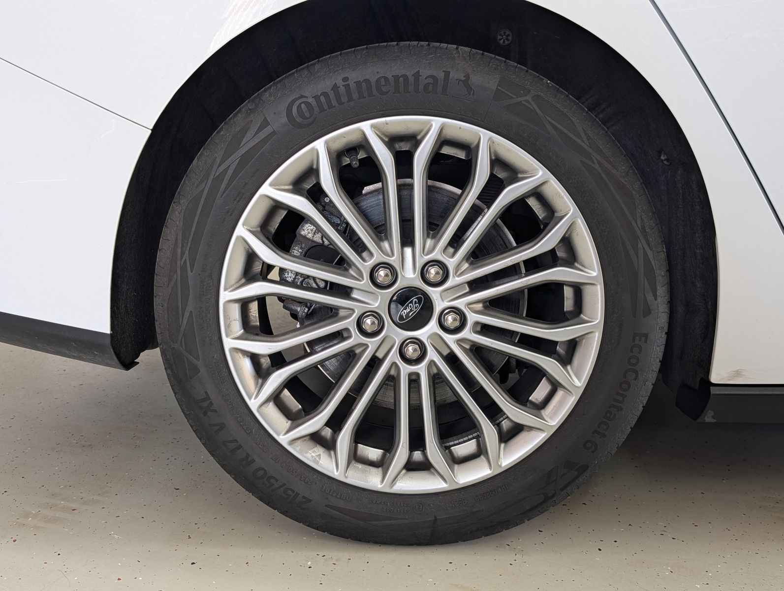 Fahrzeugabbildung Ford Focus Titanium X LED KAMERA SHZ AHK APPLINK TEMP
