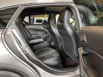 Mercedes-Benz CLA 200 Shooting Brake *KAM*NAVI*LED*PDC*PANO*
