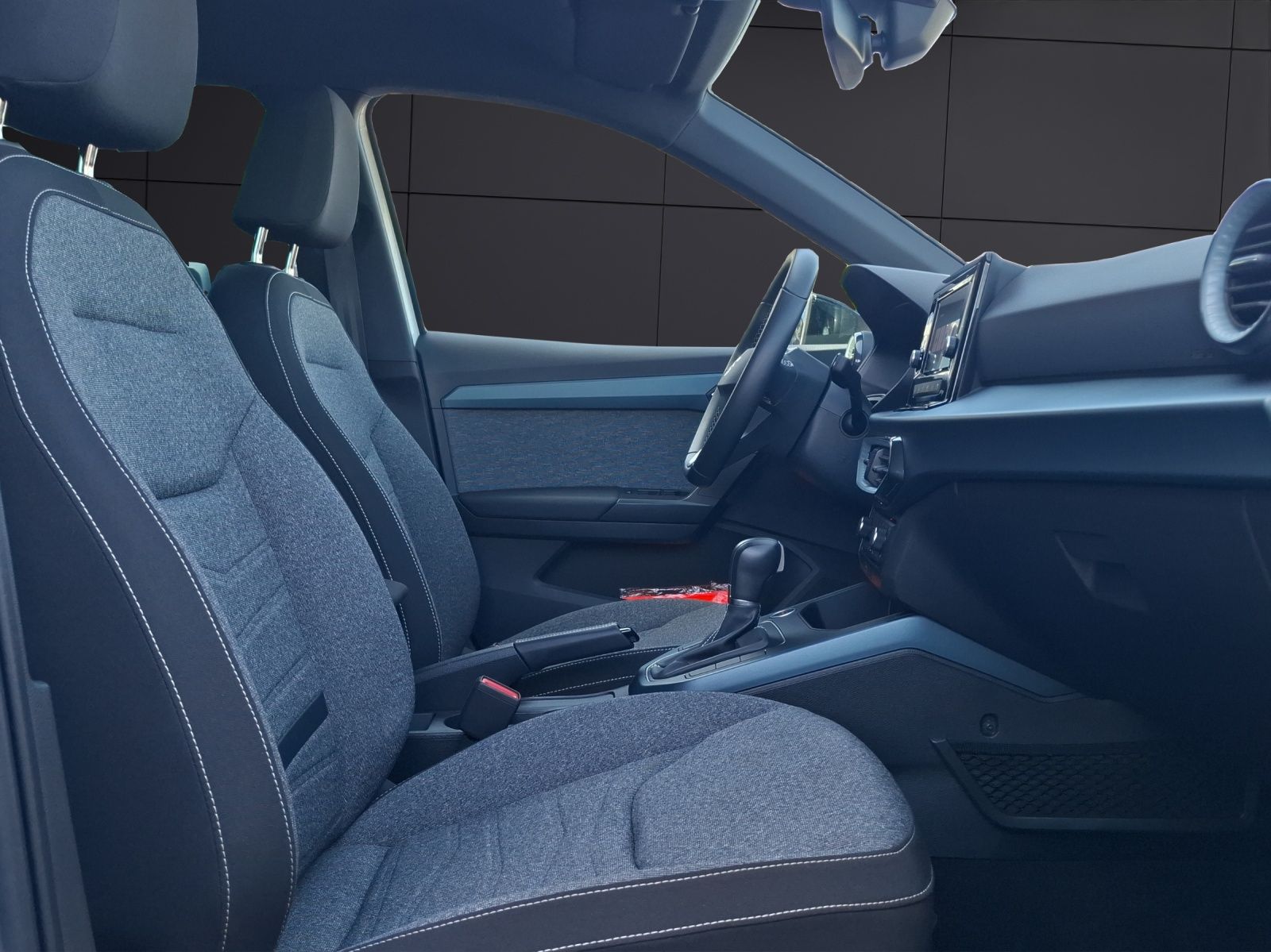 Fahrzeugabbildung SEAT Arona TSI Xperience DSG LED CarPlay VC ACC RFK S