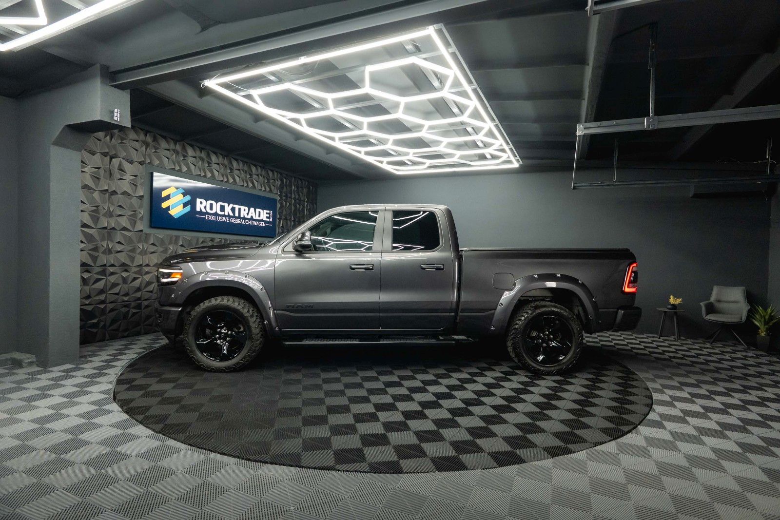 Fahrzeugabbildung Dodge RAM 5.7 V8 HEMI 4x4 Night Limited Longbed 19%