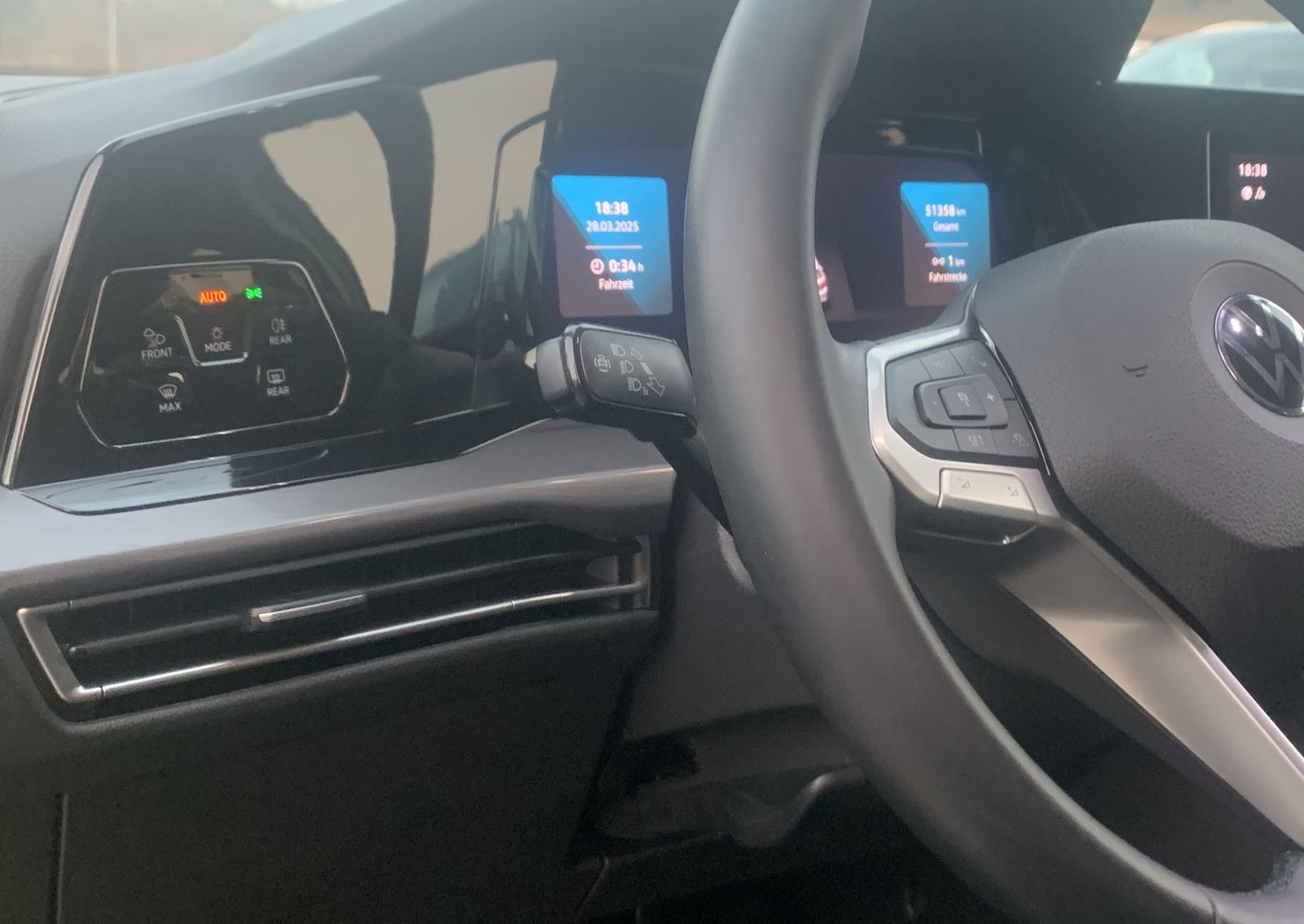 Fahrzeugabbildung Volkswagen Golf 2.0 TDI*Highline*AHK*STHZ*HeadUp*LED-Matrix