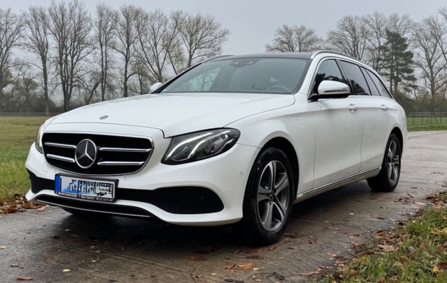 MERCEDES-BENZ E 220 d T Autom*Pano*Standhz*Distronic*Ambiente*