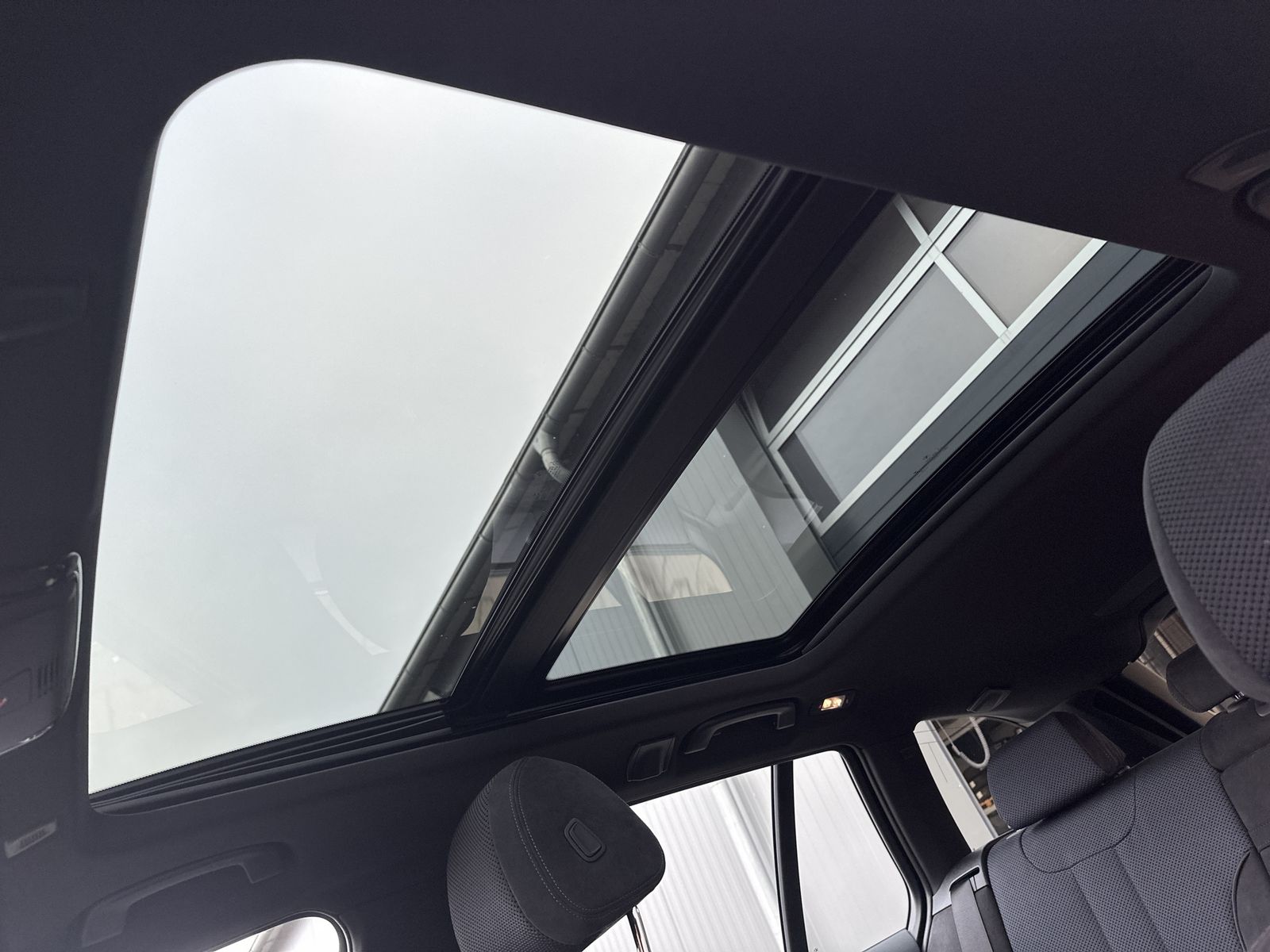 Fahrzeugabbildung BMW 530i Touring M-Sport NAV+LED+PANO+KAMERA+HEAD-UP
