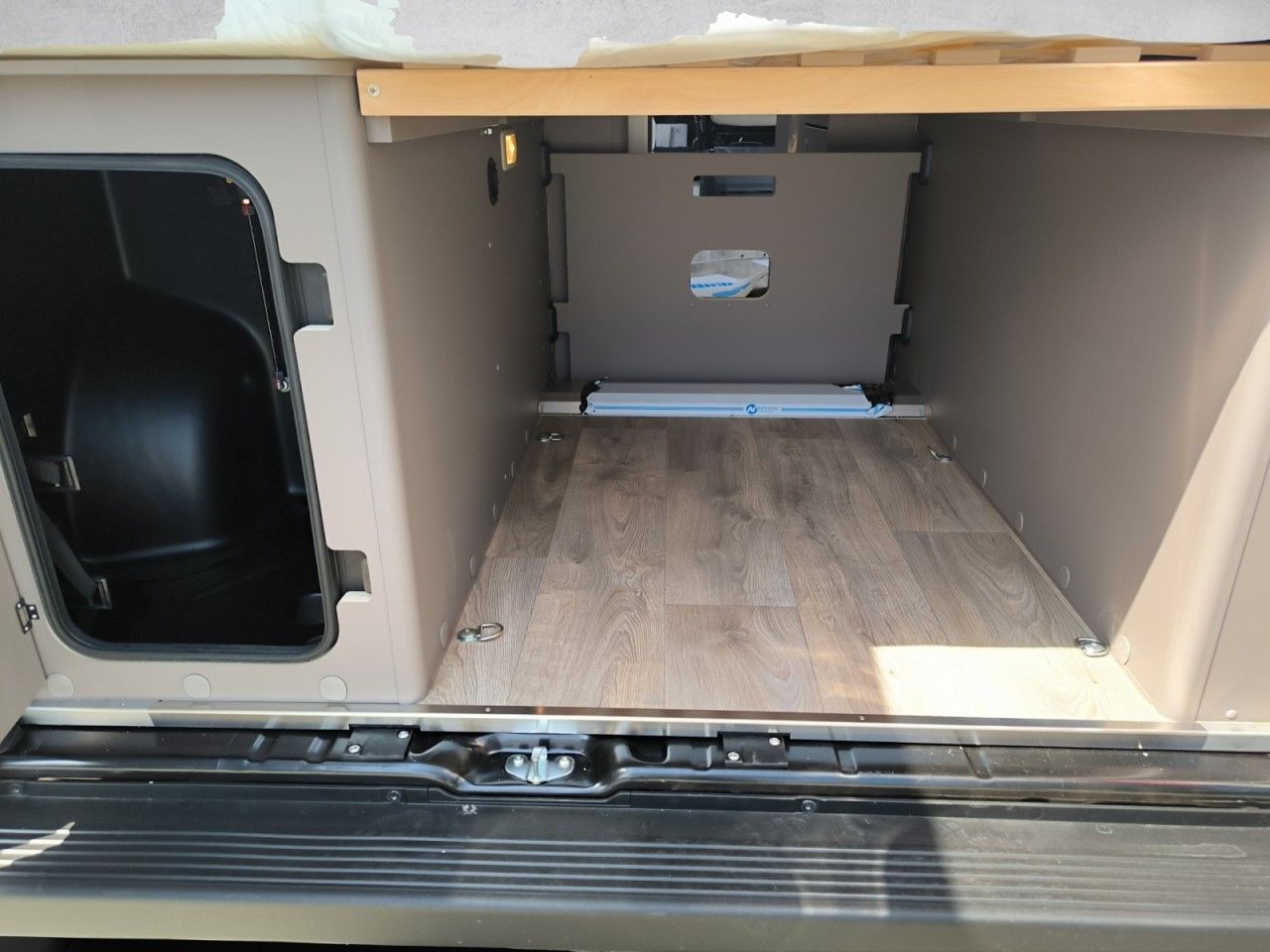 Fahrzeugabbildung LMC Innovan 600 Rahmenfenster Markise - Aktion