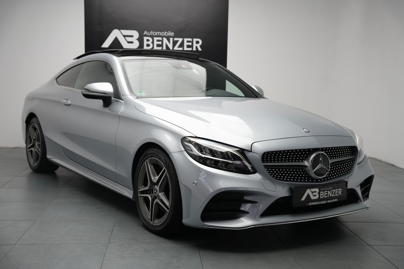 Fahrzeugabbildung Mercedes-Benz C 220d *AMG*Panorama*Ambiente*MBUX*SHZ*