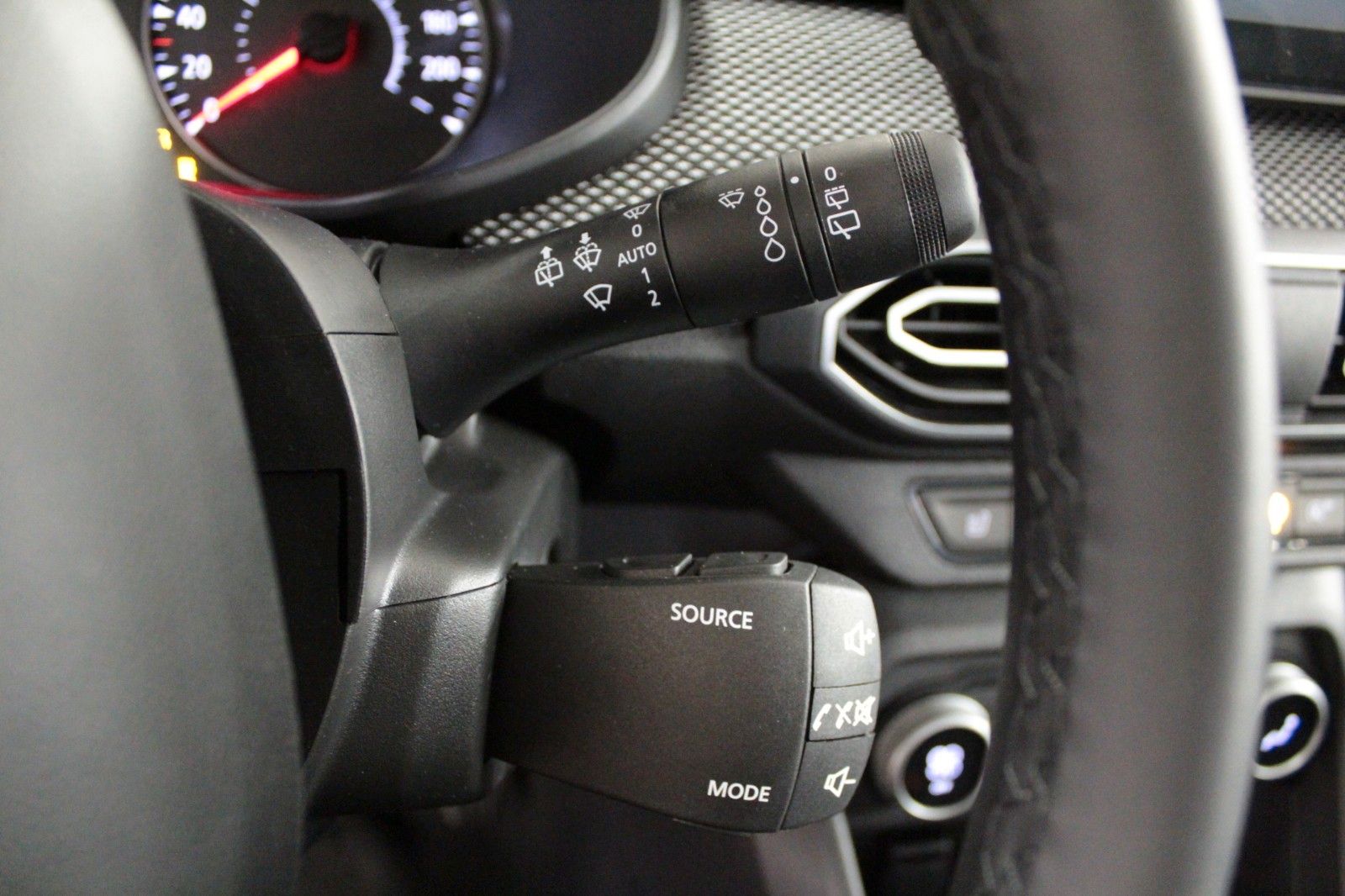 Fahrzeugabbildung Dacia Sandero TCe 100  Benzin /Expression*Winterpaket*