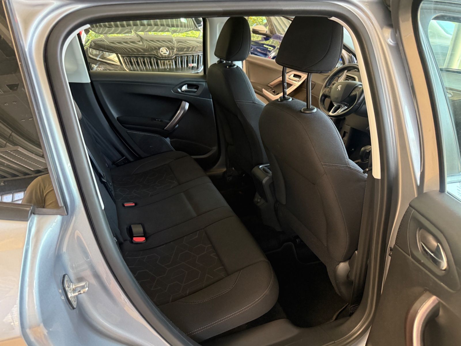 Fahrzeugabbildung Peugeot 2008 Active