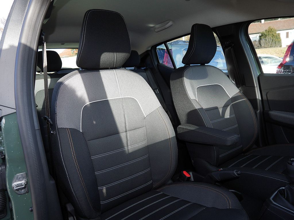 Fahrzeugabbildung Dacia Sandero Stepway Expression TCe 90