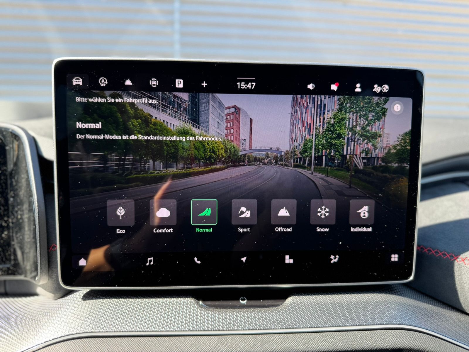 Fahrzeugabbildung SKODA Kodiaq 2.0 TSI  DSG 4x4 RS AHK 7-Sitzer