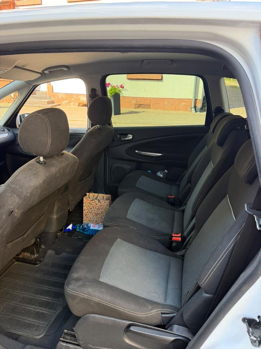 Ford S-MAX 2011 — photo 11