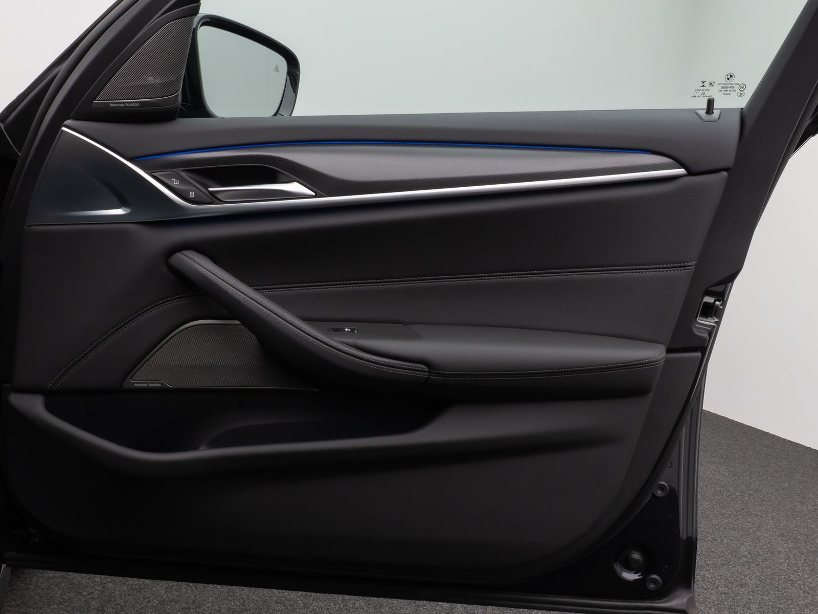 Fahrzeugabbildung BMW 520d xD M Sport Panorama Kamera HUD DAB H/K AHK
