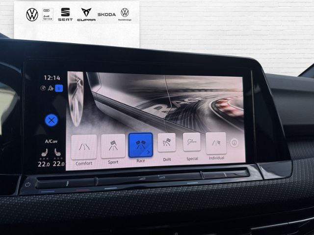 Fahrzeugabbildung Volkswagen Golf Variant R 2.0 TSI 4MOTION 320 PS DSG