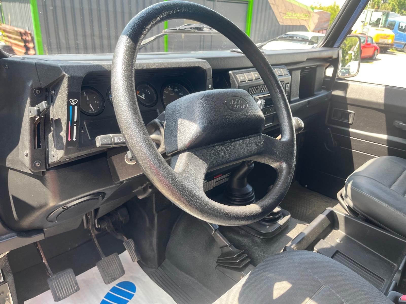 Land Rover Defender 2.5 TD5 90 E 122ch - Empattement court - CT récent - Carnet entretien - Attelage