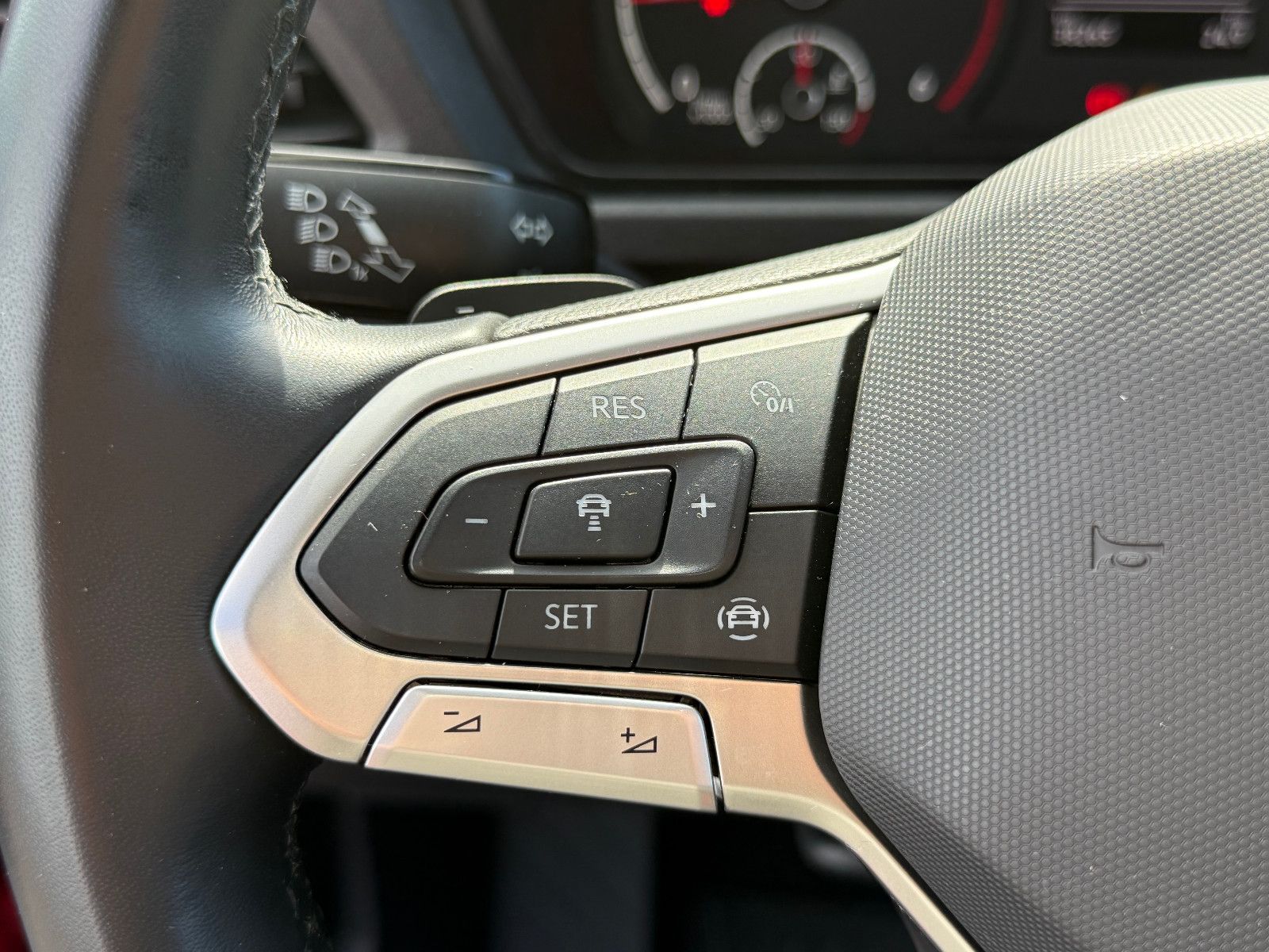 Fahrzeugabbildung Volkswagen Caddy California Maxi DSG ACC AHK LED Kam Sthz