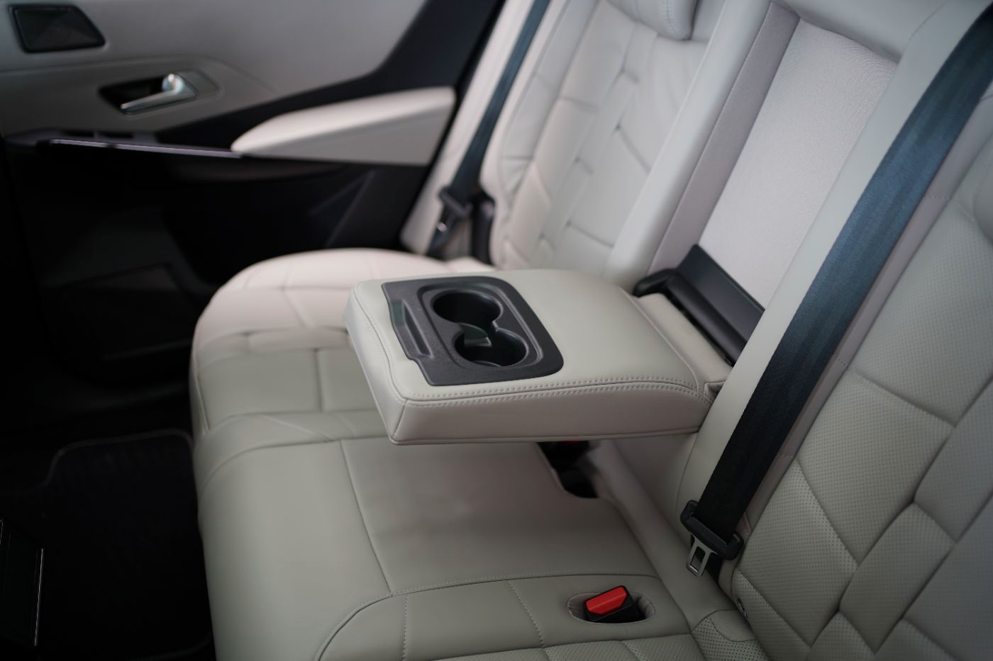 Fahrzeugabbildung DS Automobiles DS7 BlueHDi 130 EAT8 Opera Anhängerkupplung Foca