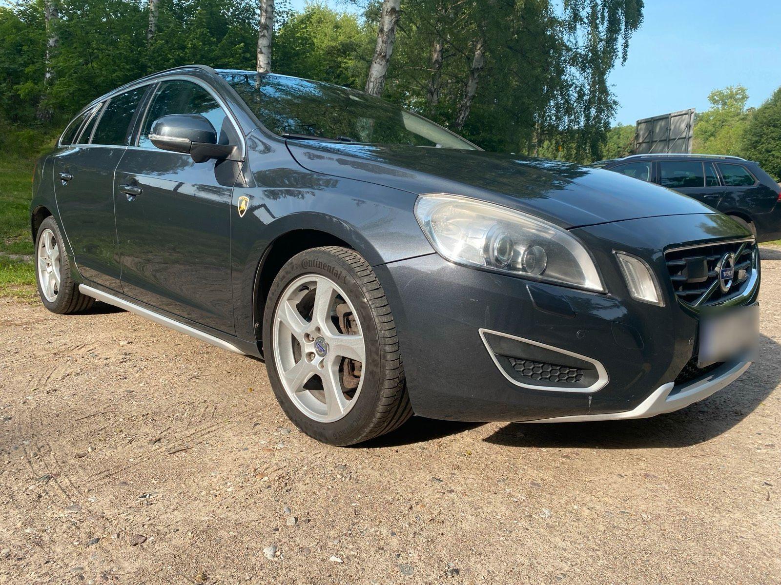 Volvo V60 2011 — interior