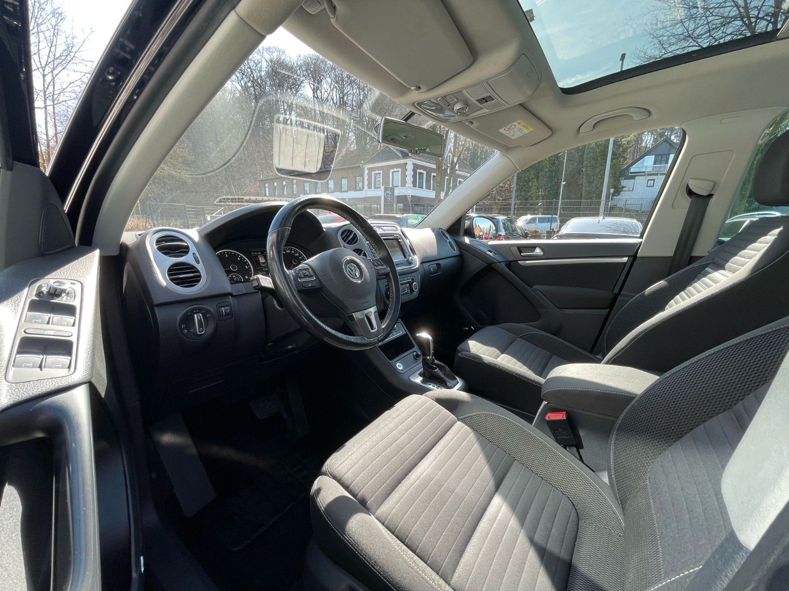 Fahrzeugabbildung Volkswagen TIGUAN 2.0TDI CUP DSG 4M NAVI DYNAUDIO CAM PANO.