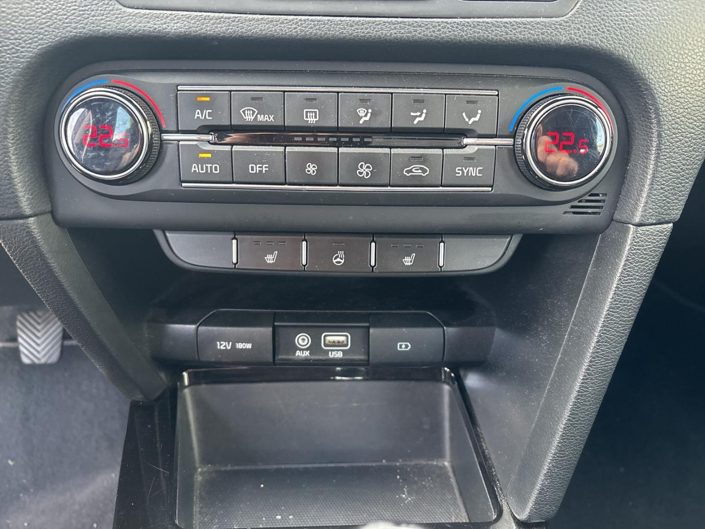 Kia Ceed_sw Vision 1.4 T NAV KOMF CarPlay Android Au