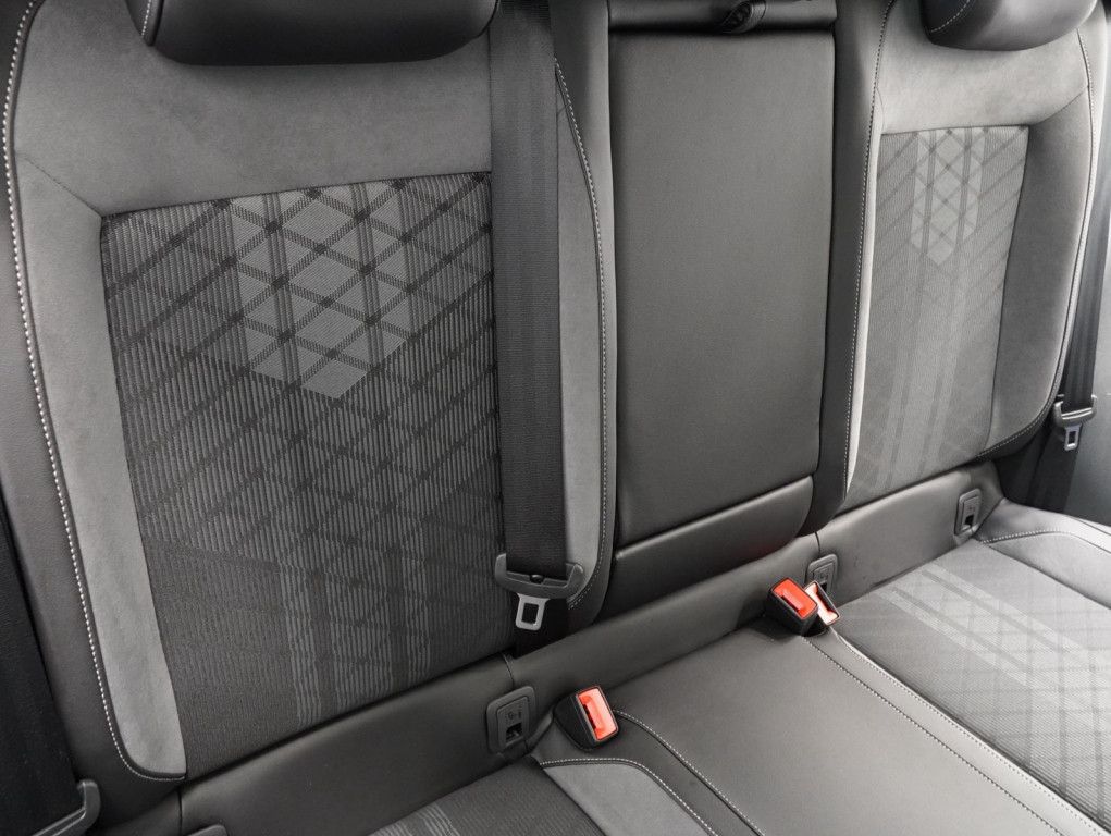Fahrzeugabbildung Volkswagen T-Roc 1.5 TSI DSG R-Line BLACKSTYLE PANO
