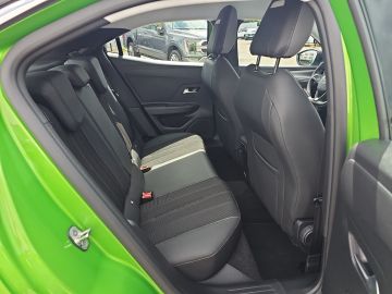 Bild 10 Opel Mokka e Elegance Digitales Cockpit LED Apple Car