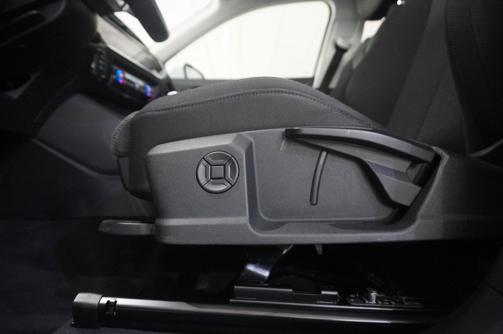 Fahrzeugabbildung Audi Q3 35 TFSI ADVANCED S-TRONIC NAVI/LED/VIRTU/DAB+