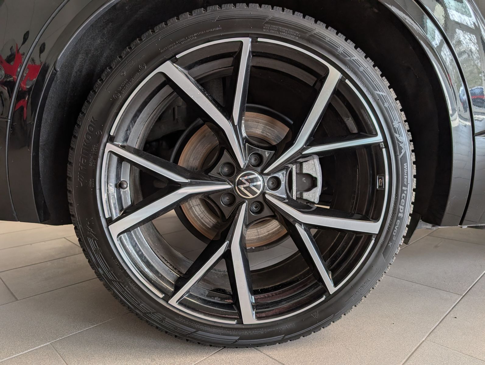 Fahrzeugabbildung Volkswagen Touareg 3.0TDI 4M R-Line VOLL Black 22" UPE 114T
