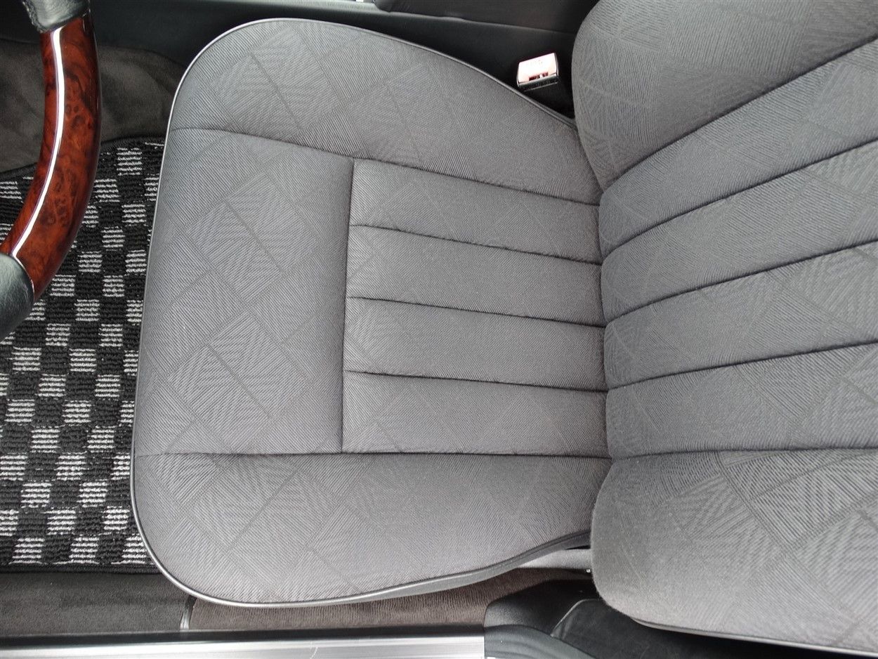 Fahrzeugabbildung Mercedes-Benz E 320 Kombi/Ausnahmezustand/7 Sitze/Klima