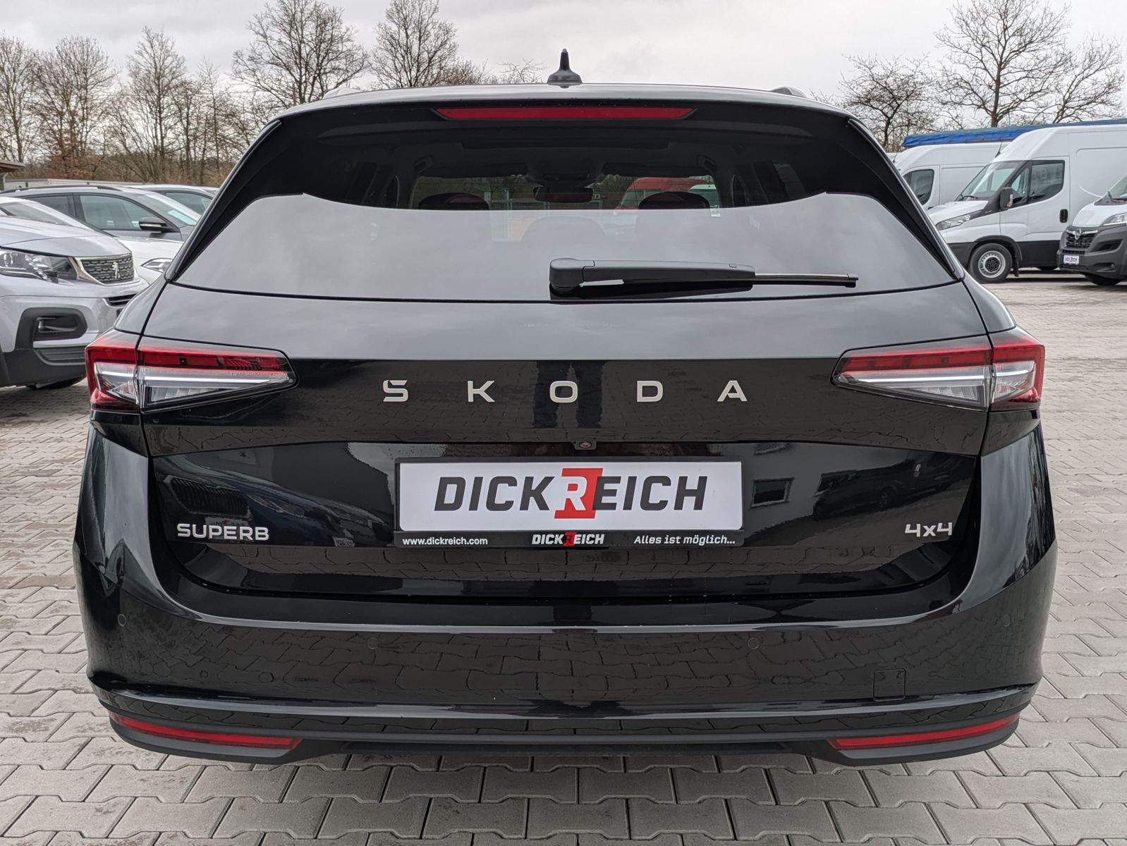 Fahrzeugabbildung SKODA Superb 2.0 TDI 4x4 Selection MATRIX*AHK*PANO*19"