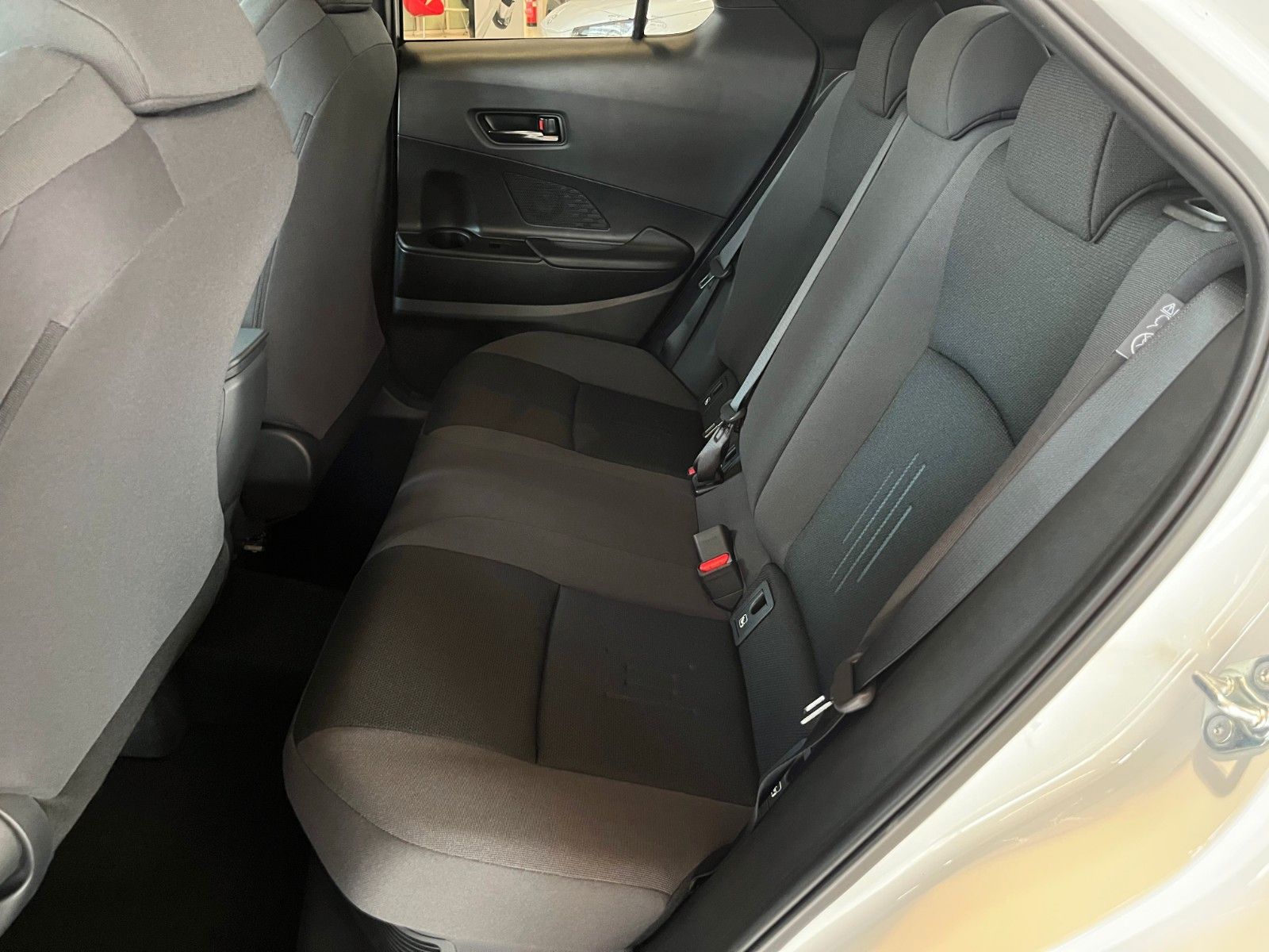 Fahrzeugabbildung Toyota C-HR Hybrid 1,8 Hybrid Teamplayer/Technik-Paket