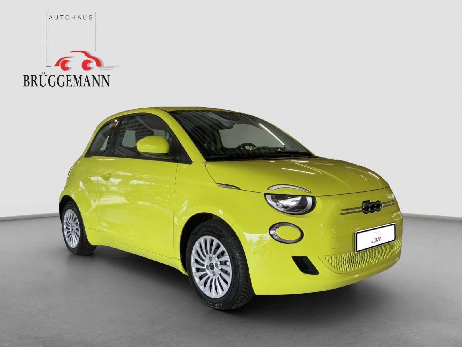 Fahrzeugabbildung Fiat 500e 23,8 kWh + Ganzjahresreifen