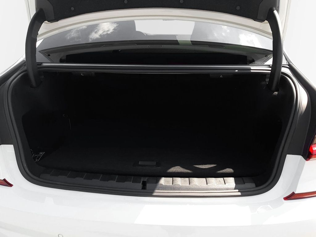 BMW 330 e M Sport Head-Up DAB AHK uvm.