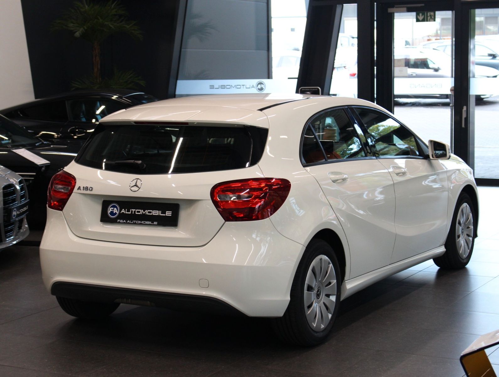 Fahrzeugabbildung Mercedes-Benz A 180 BlueEfficiency 2. Hand*