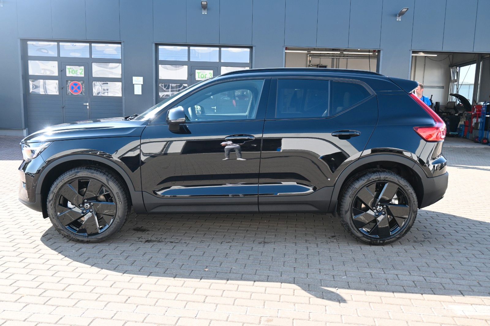 Fahrzeugabbildung Volvo XC40 B4 DKG Plus Black Edition*FSHZG*360*ACC*AHK