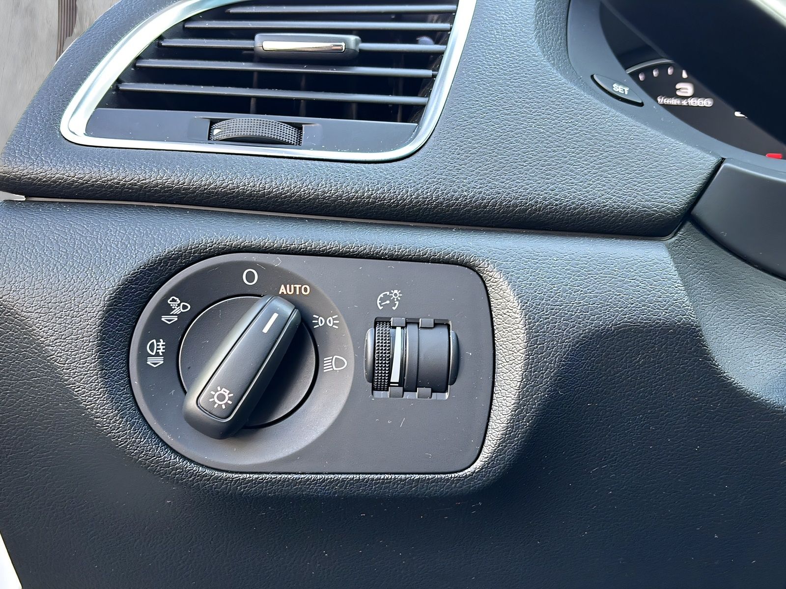 Fahrzeugabbildung Audi Q3 2.0 TDI S LINE SELECTION PANO NAVI KEYLESS